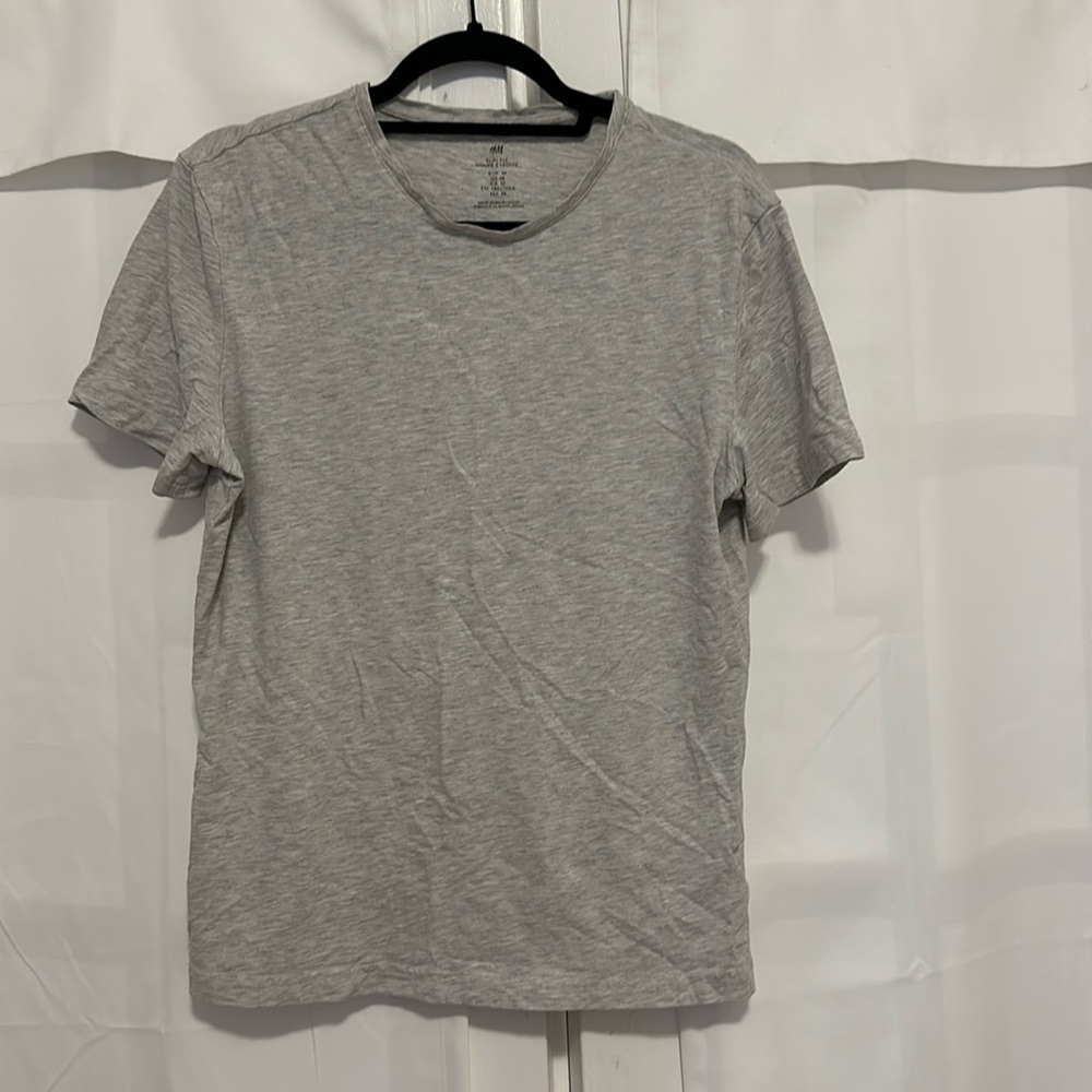 H&M men’s slim fit gray t-shirt size medium